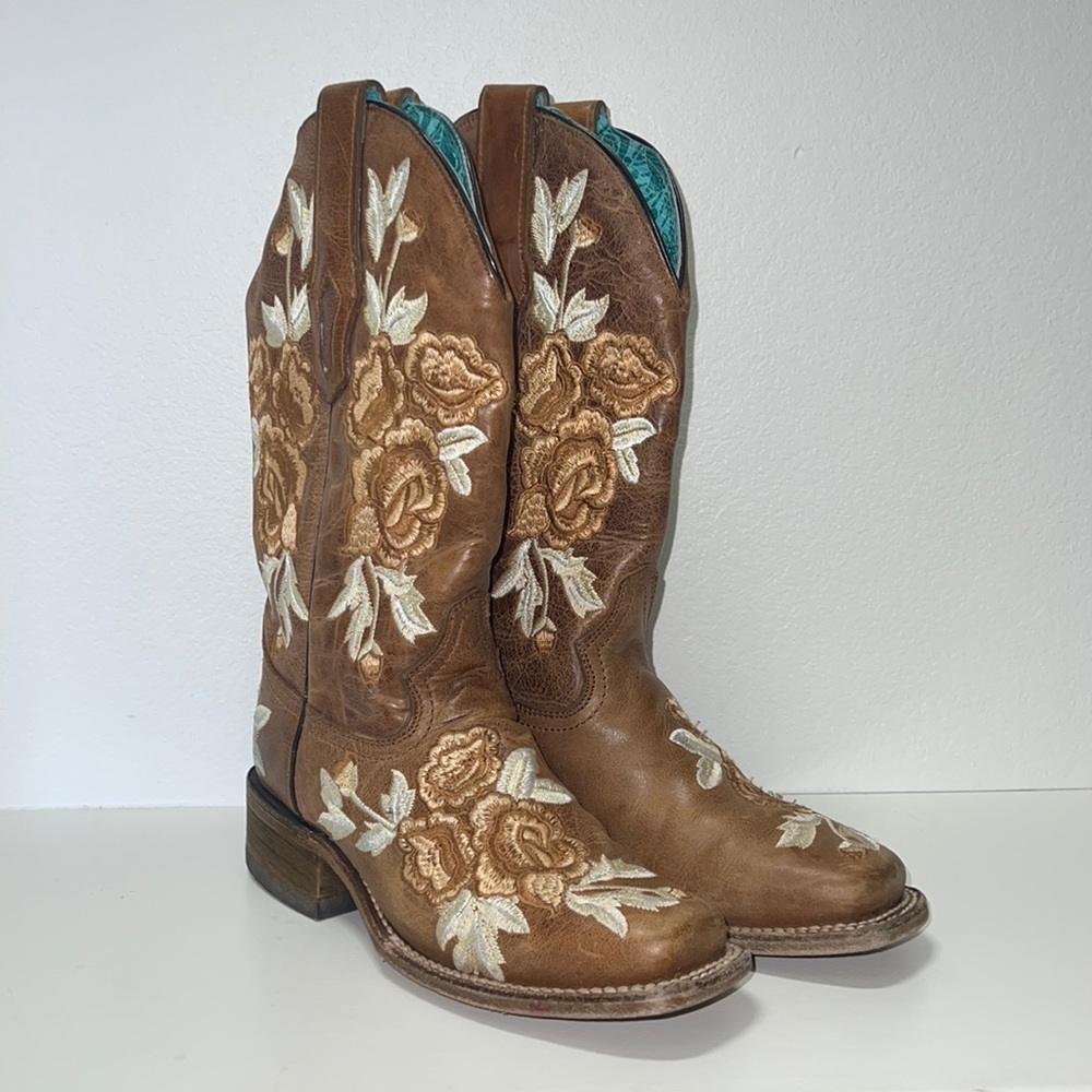 Floral Embroidery Sq. Toe Women Boots